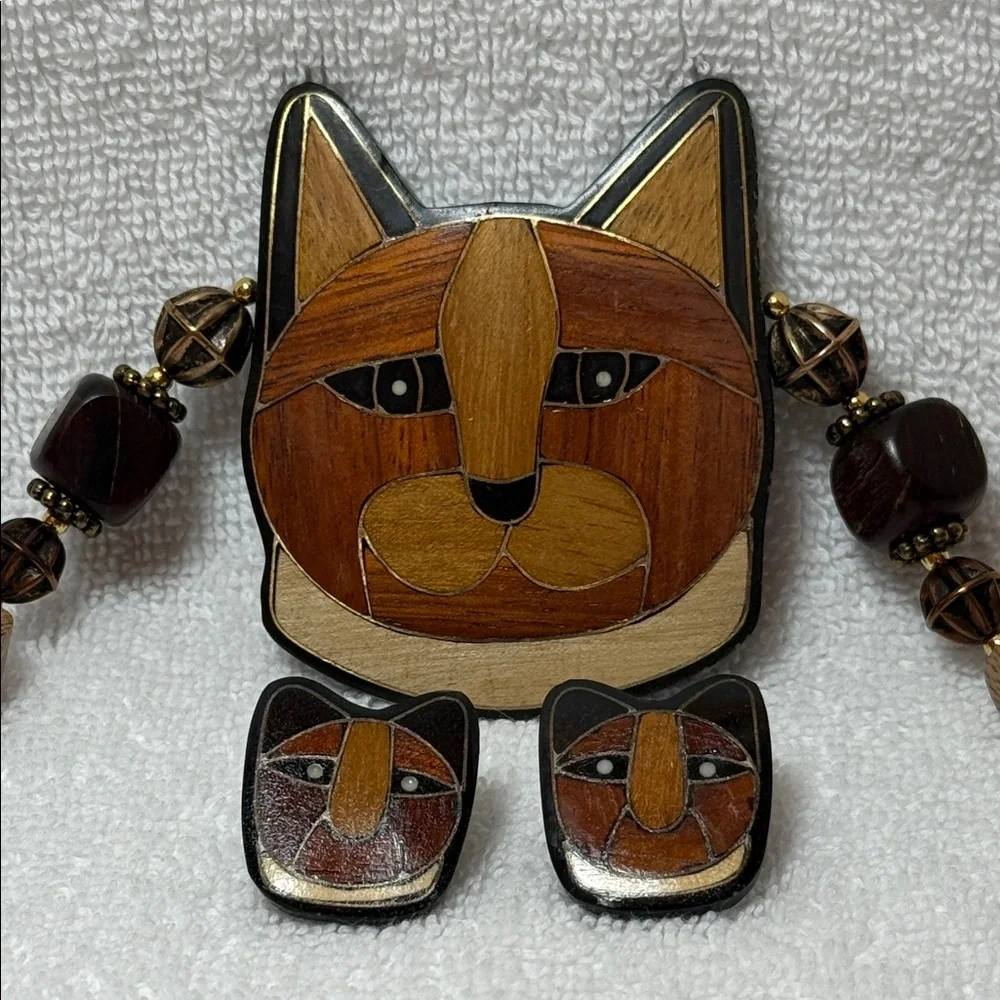 ⭐️Handcrafted Lee Sands Cat Necklace and Earrings Set - Brown and Tan.